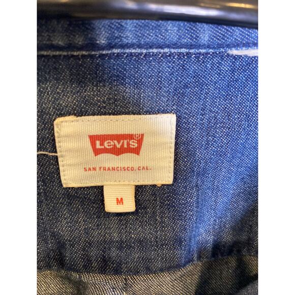 Levi’s Casual Blue Button Down Denim Long Sleeve Women’s Shirt EUC Sz M Cotton - Picture 3 of 12